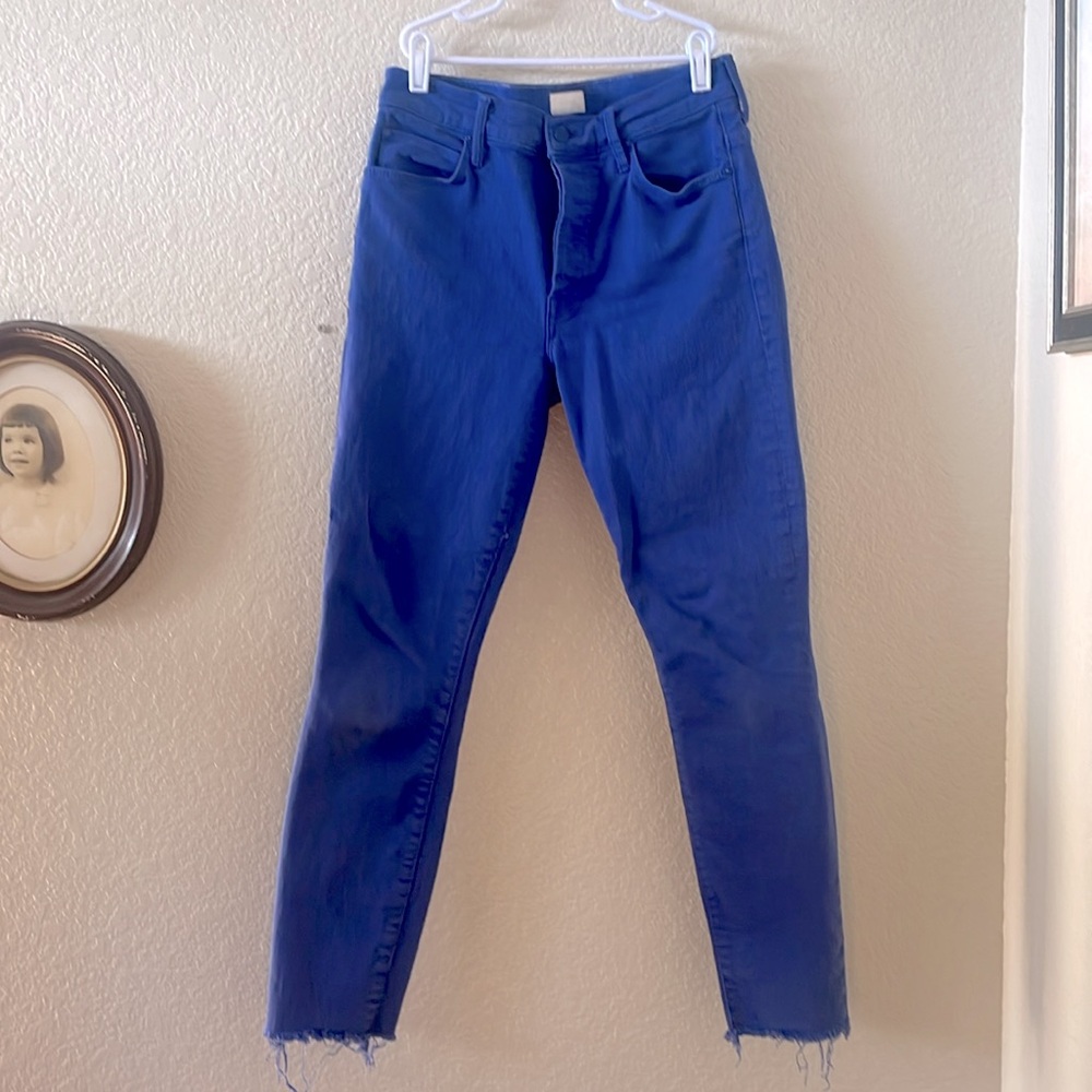 MOTHER stunner Ankle Fray Jean *primary blue/size 27*